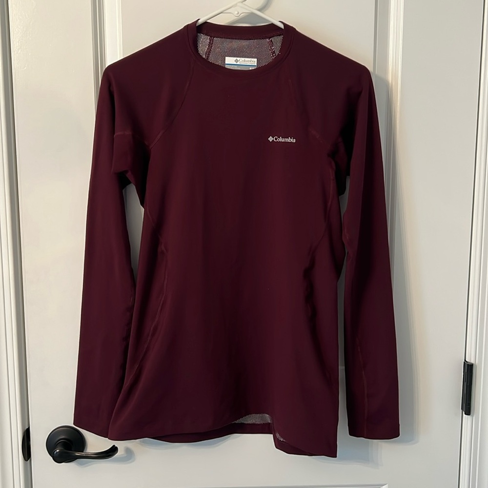 Columbia Omni heat long sleeve fitted top. Size M but fits more like a Small.